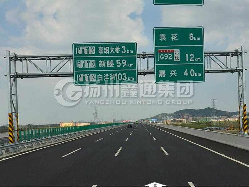 LMJ-029，桁架式標(biāo)志牌龍門架