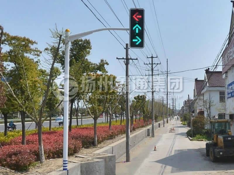 XHDG-017，單挑彎臂信號燈桿